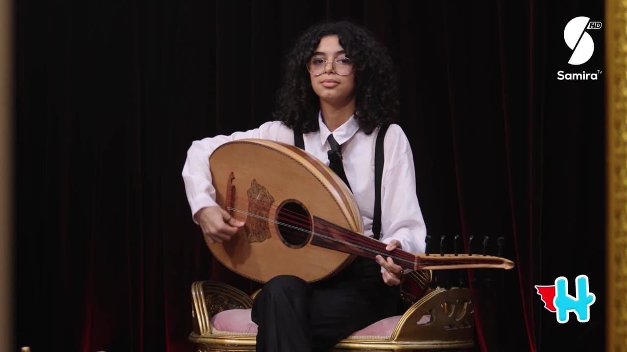 عازفة عود على مسرح هيروزيوم